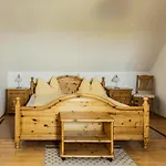 Weingut & Buschenschank Poelzl 게스트하우스 3*