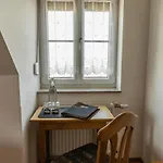 Weingut & Buschenschank Poelzl 3*