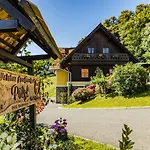 Weingut & Buschenschank Poelzl Guest house 3*