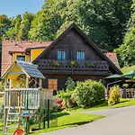 Weingut & Buschenschank Poelzl Guest house Grossklein