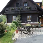 게스트하우스 Weingut & Buschenschank Poelzl 3*