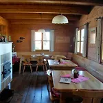 Weingut & Buschenschank Poelzl 게스트하우스