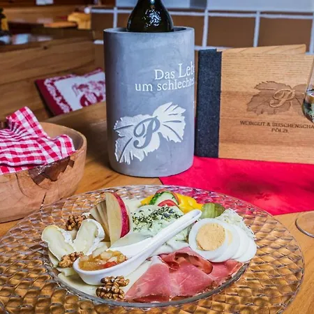 Weingut & Buschenschank Poelzl Gasthuis 3*