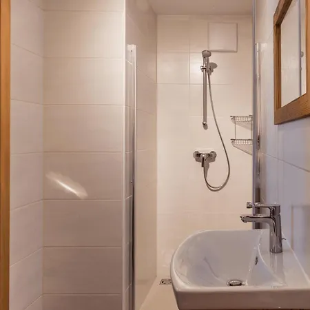 Gasthuis Weingut & Buschenschank Poelzl 3*