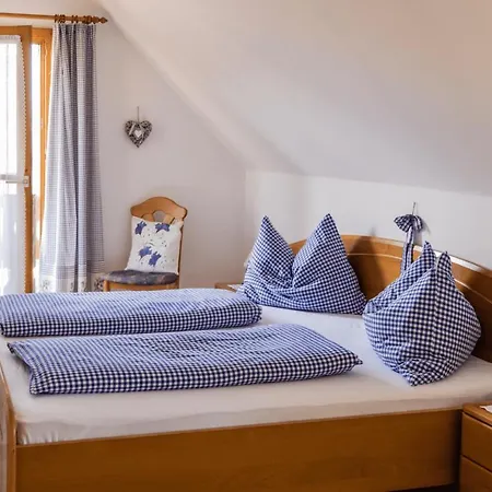 Weingut & Buschenschank Poelzl Guest house