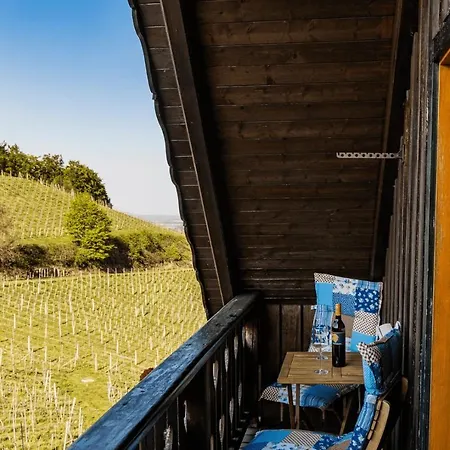 Weingut & Buschenschank Poelzl Guest house Grossklein