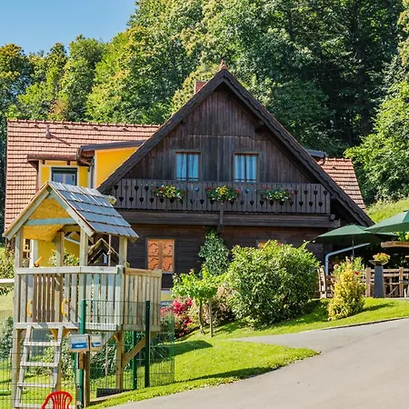 Weingut & Buschenschank Poelzl Konukevi Großklein