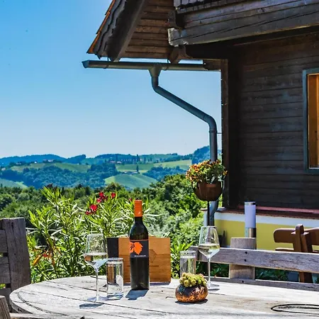 Weingut & Buschenschank Poelzl Pensionat 3*