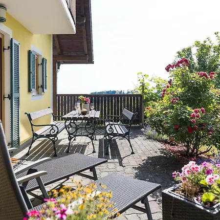 Pensionat Weingut & Buschenschank Poelzl