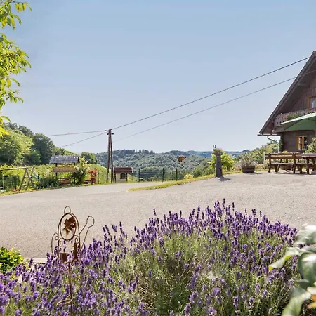 Gasthuis Weingut & Buschenschank Poelzl Großklein