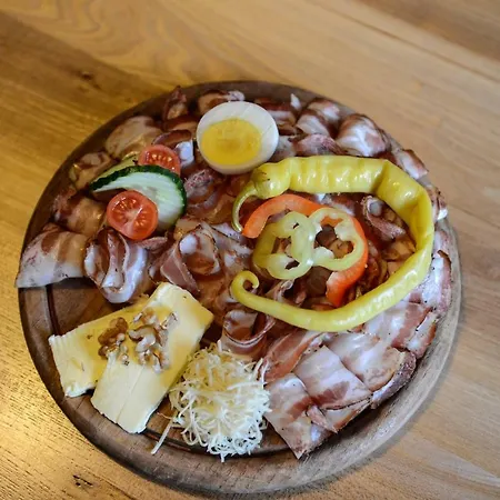 Weingut & Buschenschank Poelzl