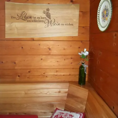 Weingut & Buschenschank Poelzl Guest house Grossklein