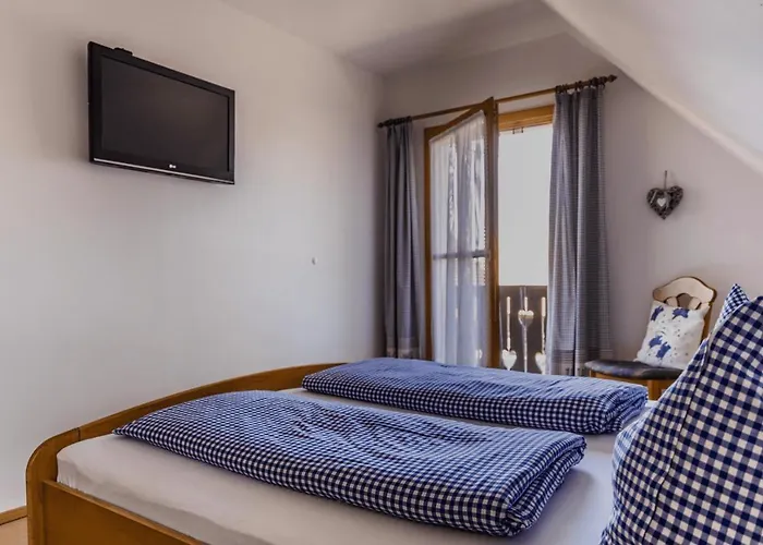 Weingut & Buschenschank Poelzl