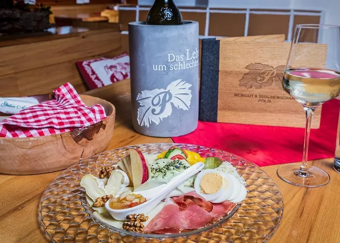 Weingut & Buschenschank Poelzl Gasthuis 3*