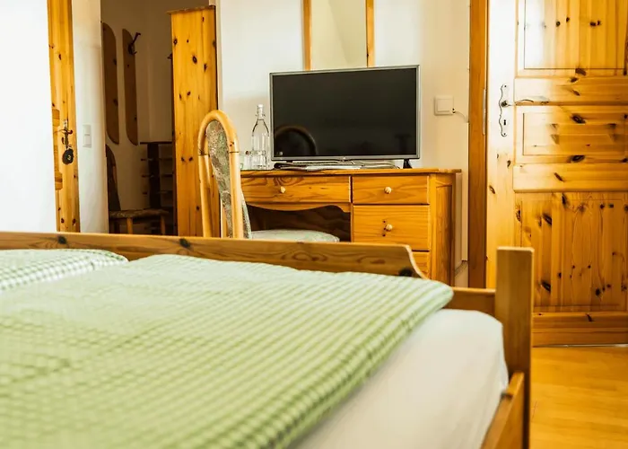 Weingut & Buschenschank Poelzl Guest house 3*