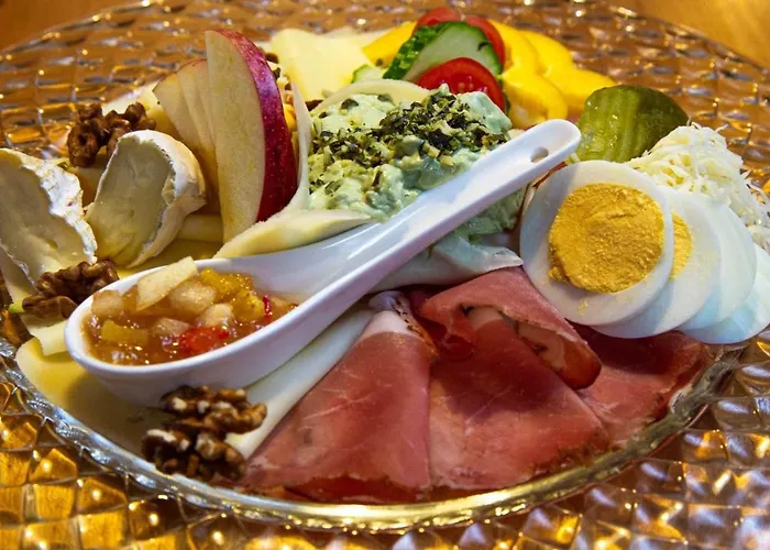 Weingut & Buschenschank Poelzl 3*