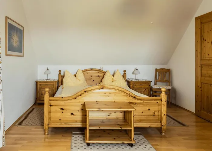 Weingut & Buschenschank Poelzl Gasthuis 3*