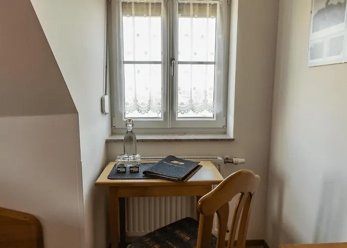 Weingut & Buschenschank Poelzl 3*