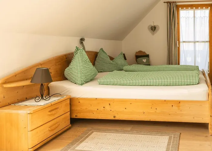 Weingut & Buschenschank Poelzl 3*