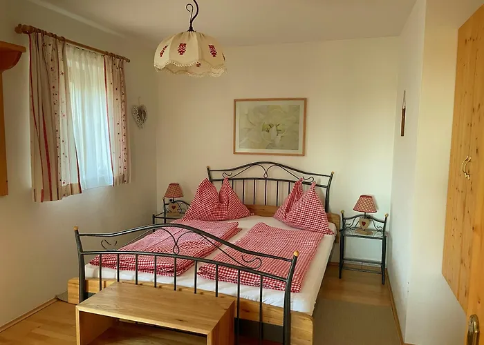 Weingut & Buschenschank Poelzl 3* Großklein