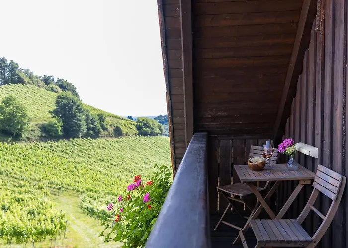 Weingut & Buschenschank Poelzl Gasthuis 3*