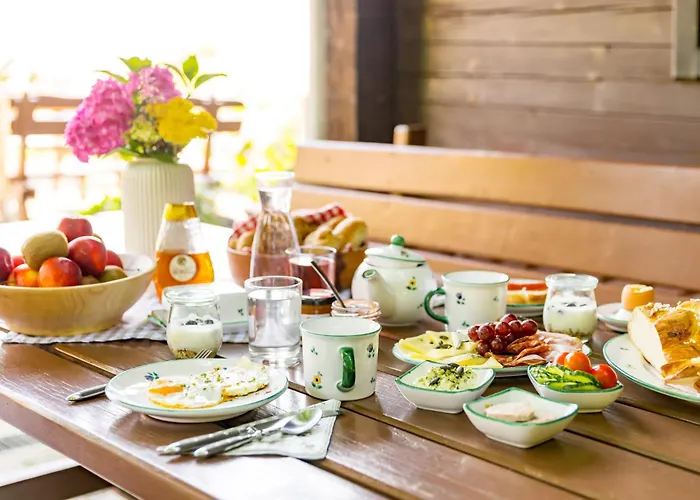 Gasthuis Weingut & Buschenschank Poelzl Großklein