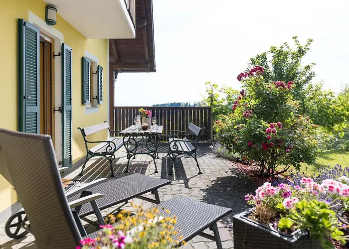 Gasthuis Weingut & Buschenschank Poelzl