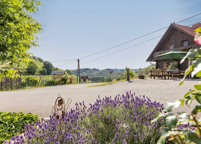 Gasthuis Weingut & Buschenschank Poelzl Großklein